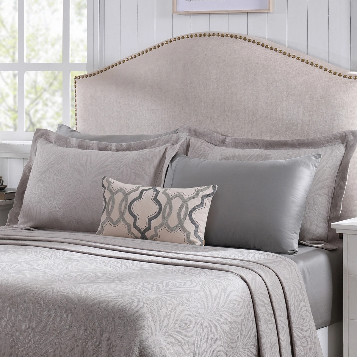 Classical Ornate Acorus Bliss Blend Cotton 8pcs Bed Cover Set Neutral