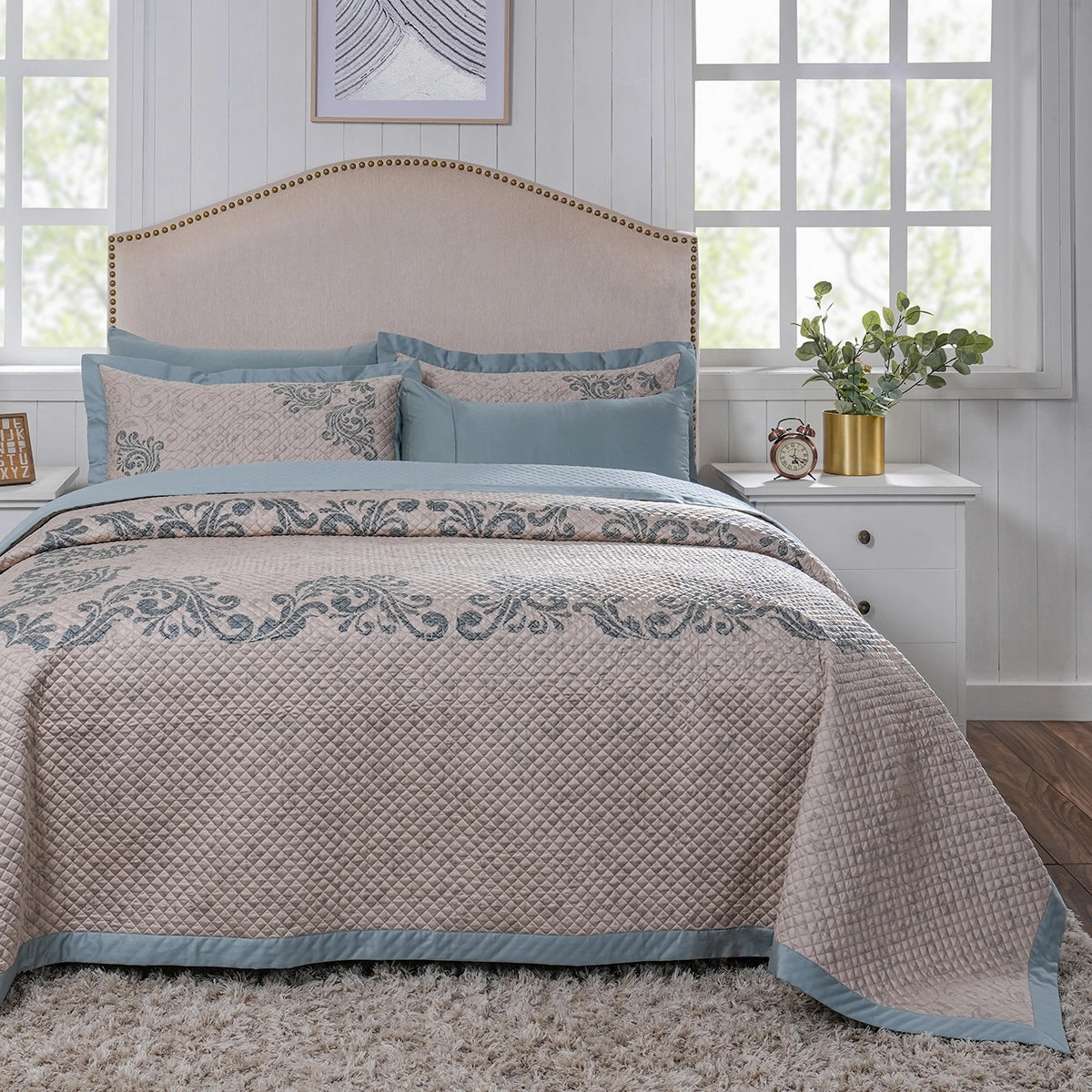 Classical Ornate Seamless Scroll Quilt/Quilted Bed Cover Blue
