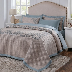 Classical Ornate Seamless Scroll Quilt/Quilted Bed Cover Blue