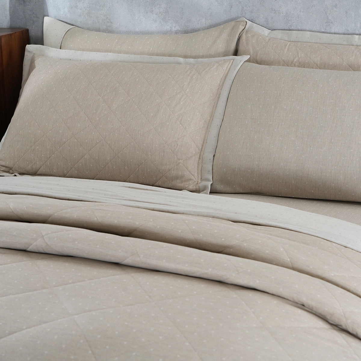 Muted Dot 100% Neutral Cotton Filling BeigeQuilt/Quilted Bed Cover