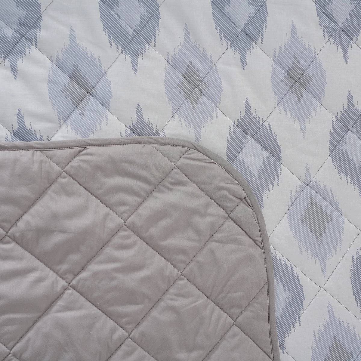 Optimist Bloom 110 GSM Lucasta Summer AC Quilt/Quilted Bed Cover/Comforter