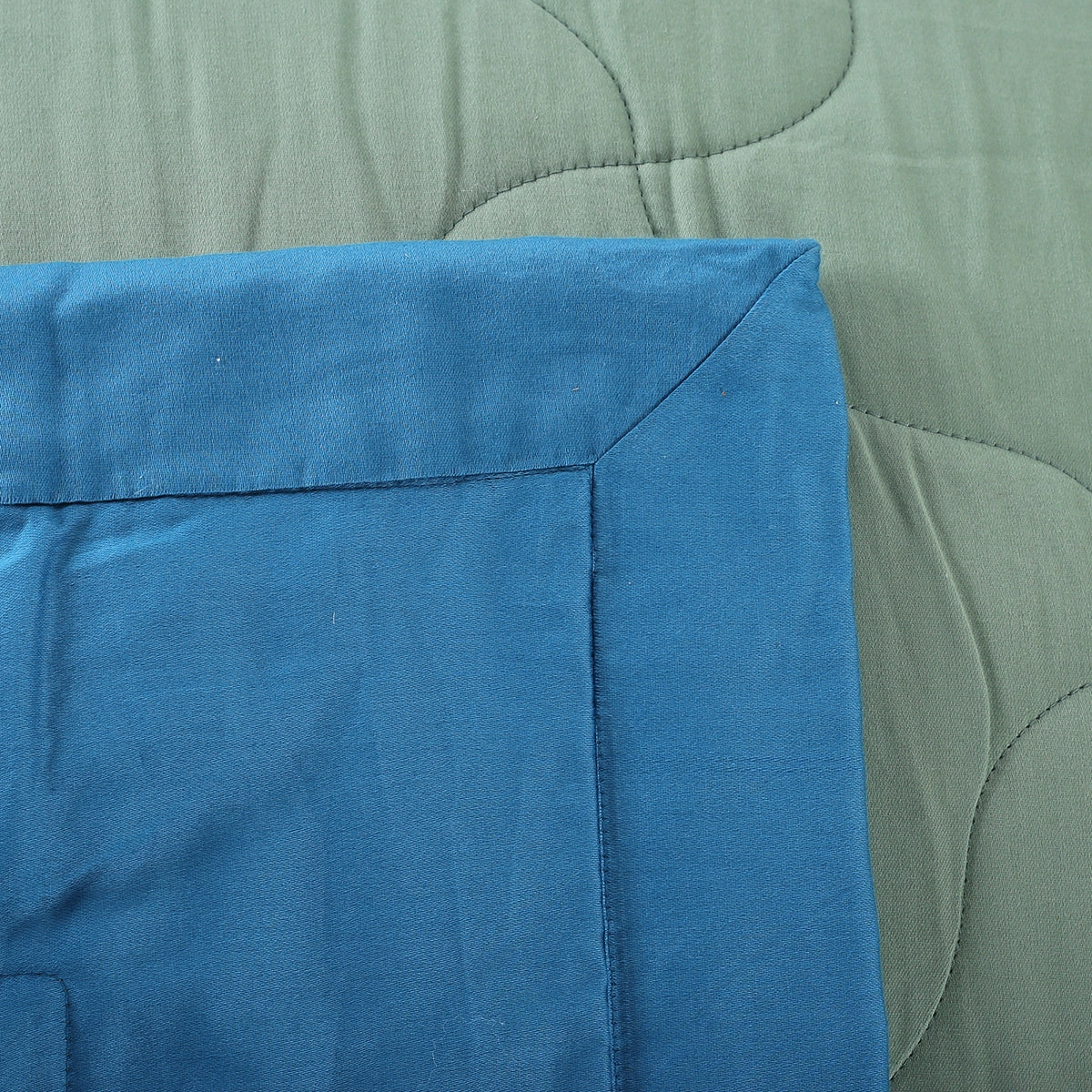 Vincent Reversible Summer AC Quilt/Quilted Bed Cover/Comforter Basil/Mosaic Blue
